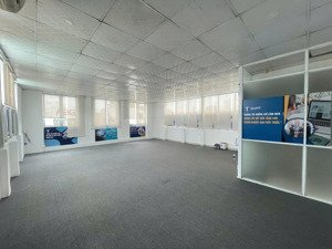 trống sẵn văn phòng 50m² đẹp ở cư xá nguyễn văn trỗi, phú nhuận, gần cầu công lý.