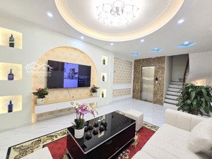 bán nhà ngõ 56 nguyễn lam - 6 tầng, thang máy - 2 thoáng - dt 35m2 - mt 3,9m - ô tô vào nhà