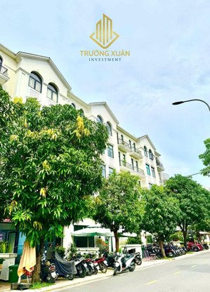 gấp! cho thuê nhanh nhà phố thương mại vị trí đắc địa gần vincom megamall, công viên 36h, vinwonder