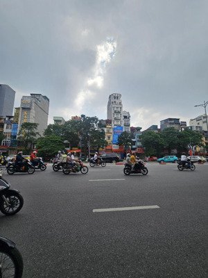 bán đất đống đa 132m2 cạnh láng hạ, mặt tiền 8,6m nhà 2 mặt tiền bán 42 tỷ tương lai ra mặt phố lớn