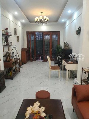 chủ bán gấp - thích ở biệt thự - sân vườn - giá rẻ - nhà đẹp - đống đa - 130m giá 17.599 tỷ