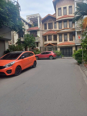 bán nhà 4 tầng mặt đường tuyến 2 văn cao - vị trí đẹp- hiện trạng đẹp- có thể lắp thêm thang máy