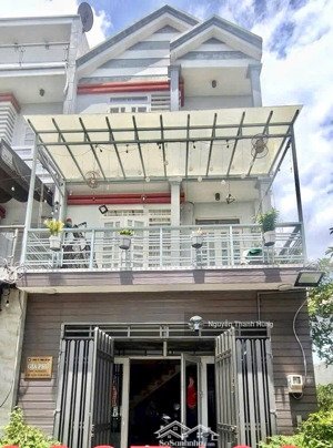 bán nhà 3 tầng đúc hẻm xe tải trần thị năm quận 12 giá rẻ 5,7 tỷ
diện tích 65m2 (5x13)