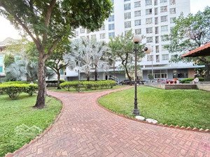 2,3 tỷ - cc 52 p5 q8, 1pn 49m2, sd thang máy, shr ngay tthc q8, hỗ trợ nh