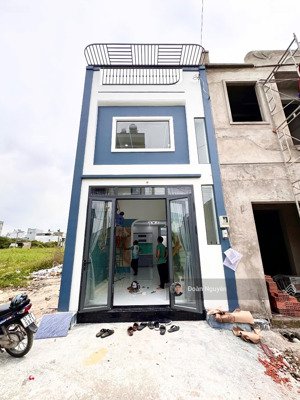 nhà shr 3pn (pn trệt) xây mới btct kiên cố, đường oto gần cống hộp s2, cách mt 200m gần trường chợ