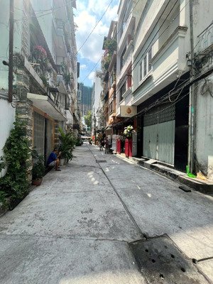 bán nhà riêng tại trần hưng đạo,
phạm ngũ lão. 15,3 tỷ, 40m2 đẹp, nhiều tiện ích