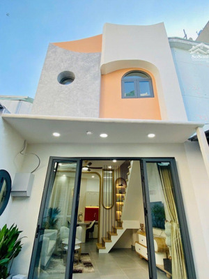 nhà đẹp, tặng full nội thất, xe hơi tới nhà - vị trí đẹp 1p ra siêu thị emart - gần mt quang trung