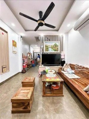 bán nhà riêng 6pn 4wc tại kim giang, 9,4 tỷ có thương lượng sâu, 40m2, giá tốt, chính chủ