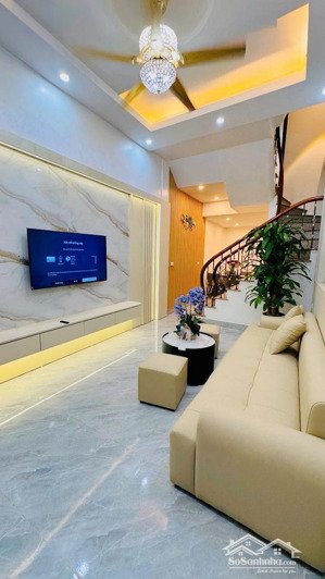 trung tâm linh đàm nhà đẹp - full nội thất - nhà sáng, thoáng - gần phố - sát hồ điều hoà