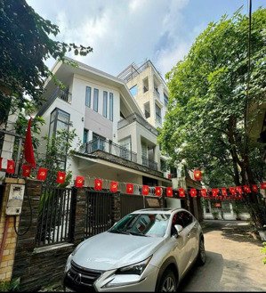 cho thuê nhà riêng có gara ô tô sân vườn tại võng thị 130m x 4 tầng,mt 10m sàn gỗ cao cấp giá 36tr