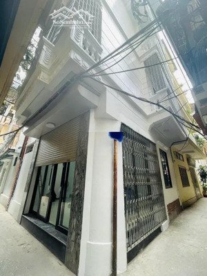 siêu phẩm lô góc 2 mặt tiền trung tâm quận thanh xuân
dt45m 4t 6,2 mt,ô tô đỗ cửa