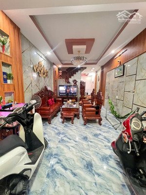 cần tiền bán nhà mặt tiền đường 2oto đối diện công viên huỳnh tấn phát dt 58m2