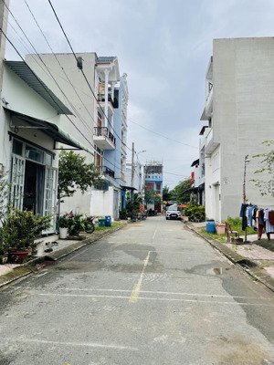 bán nhà 3 tầng, hẻm 7m có vỉa hè, hẻm 12 hoàng hữu nam giao lê văn việt, hoàn công chuẩn vuông vức