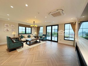 cho thuê căn hộ hiện đại 3 phòng ngủ đầy đủ nội thất, view toàn cảnh hồ tây tuyệt đẹp.