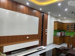 cần bán gấp, duy nhất oto tránh phố ngọc thụy long biên 43m x 5 tầng nhỉnh 8 tỷ có thương lượng