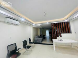 Nhà 3 lầu khu dân cư xây dựng 5 đường liên phường tiện làm văn phòng