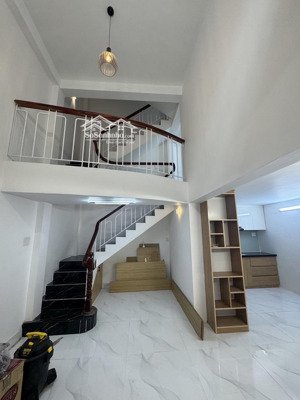 ngang 3.6m (nở 7m), 49m2, 5 tầng 5pn 3wc. hẻm 4m. nhà mới xây sửa nội thất còn mới. hoàncông đủ
