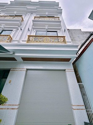 bán nhà sân cổng riêng sau nhà mặt đường ngô gia tự 55m 4 tầng oto đỗ ngay nhà thoải mái