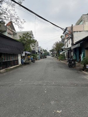 bán gấp khu trọ 250m2 , tại p. tân đông hiệp, tp dĩ an cũ nay là tphcm- thu nhập 20tr/ tháng