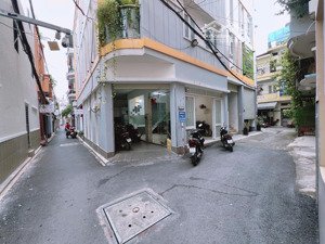 cho thuê mbkdoanh tầng trệt hẻm xe hơi góc 2 mặt tiền nhựa ở trung tâm phú nhuận/q3