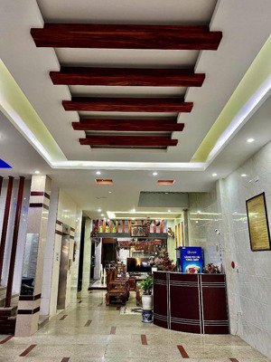 cho thuê khách sạn đường phan đăng lưu, có 35 phòng, 6 tầng, 180m2