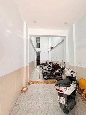 mặt tiền phan văn trị nhà 6 tầng thang máy sát chợ bà chiểu dòng tiền khủng 720tr/năm - hiếm