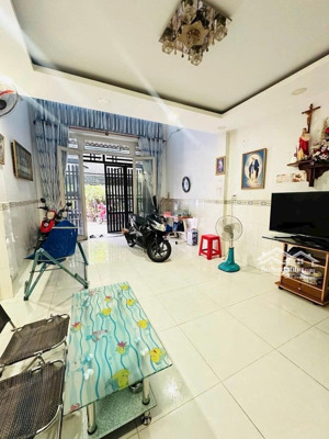 bán nhà bình tân - sát tân phú -56m2-2mặt hẻm xe tải-hoàn công đủ-mua ở hoăc xây mới -nhỉnh 5tỷ