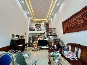 bán gấp nhà hẻm phạm văn bạch, tân bình,dt4,2 x 15m, 2 tầng, 2pn,2wc.