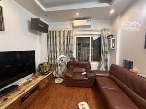 bán nhà tt ba đình dt 63 m giá nhỉnh 14ty ngõ thông kinh doanh 3 gác tránh 50m ra oto tránh sát phố