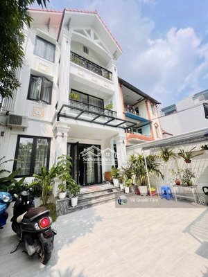 không gian xanh mát với nhà sân vườn việt hưng long biên 130m2 - 3,5 tầng full nội thất ở sịn