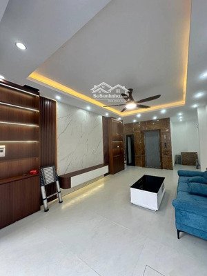 nhà 6 tầng-thang máy-ô tô đỗ cửa-giá 9,5ty