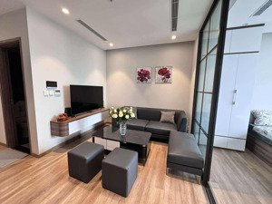 cần bán căn 1pn 1wc 35m2 đủ đồ view hồ thiên nga toà l2 landmark .hl ạ