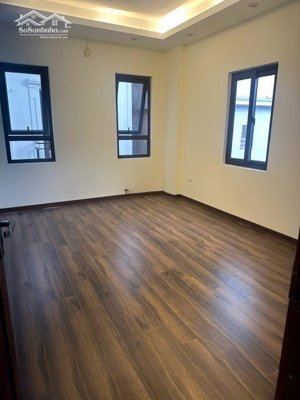 nhà 5 tầng giá 5 tỷ nhỉnh 30m2 gần ô tô aeon vài bước sát cầu vĩnh tuy cổ linh phố đàm quang trung