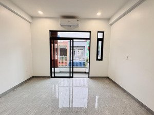 chdv có ban công mới xây đs37, gần gigamall, vạn phúc city- nội thất cao cấp, cửa vân tay