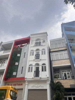 mtkd trần hưng đạo , 4 x 18 - 5 tầng , 7 pn, 8 wc, nhà mới đẹp lung linh, đầy đủ nội thất