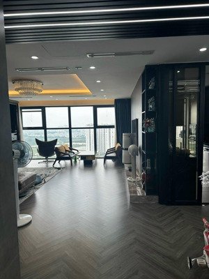 chính chủ bán căn hộ 101m2, 3pn, cửa đông, ban công tây, tại starlake - tây hồ, giá bán 15,8 tỷ