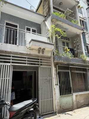 rẻ bất ngờ!!! nhà ttq1- 32m2- 2 tầng- nhỉnh 5 tỷ