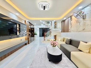 hàng hiếm ô tô ngủ trong nhà- full nội thất, 4 tầng, 3pn, 4wc, sân thượng, phòng thờ