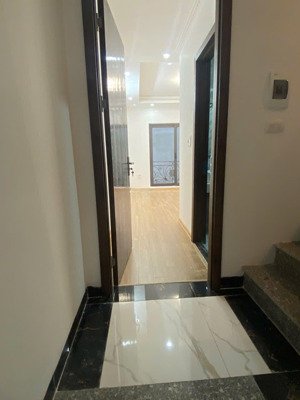 nhà đẹp ngõ 68 nguyễn văn linh, giá 6.1 tỷ, 30m2x5t, ô tô đỗ cổng