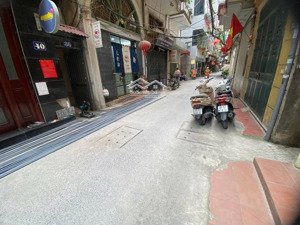 nhà đẹp phố trương chinh chủ đang ch thuê dòng tiền đên 65 tr tháng .thang máy nhập khẩu . phố tr