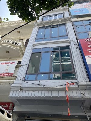 bán nhà giải phóng , phân lô , ô tô tránh , kinh doanh sầm uất.