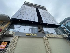 mặt ngõ to như phố - vỉa hè rộng ô tô tải tránh nhau - kinh doanh bất chấp các loại hình.