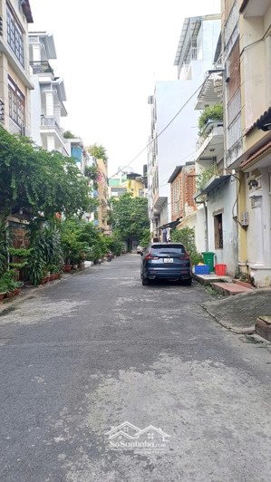 chủ xuất ngoại cần bán gấp nhà ba tầng dt :56m2 , chỉ 4,5 tỷ còn tl vị trí đẹp, đối diệ