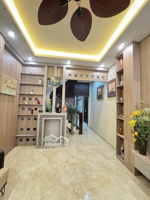 bán nhà dân đại mỗ gần aeonmall, dt 40m2 x 4 tầng 7.85 tỷ, full nội thất ở luôn, 15m ra ô tô tránh