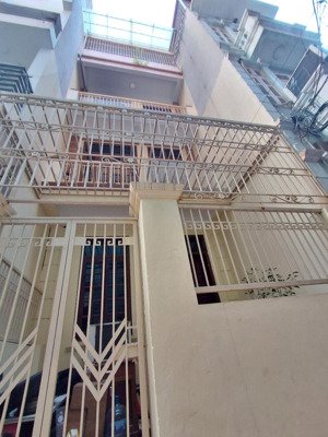 bán nhà phố nguyễn văn cừ trung tâm long biên vị trí vàng vip 
 tiếp giáp 3 tuyến phố