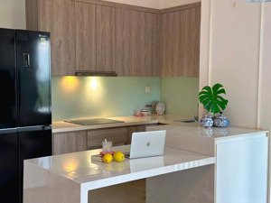 cần bán căn hộ 2pn 1wc 58m2 đủ đồ toà park premium ecopark.hl ạ