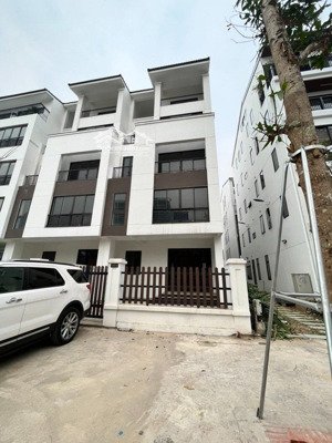 cho thuê nhà kđt mỗ lao, nguyễn văn lộc, hà đông, hn. dt 120m2, 5 tầng, có thang máy. giá 45tr