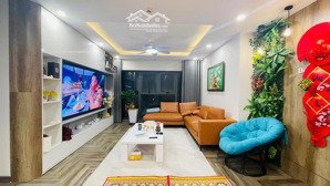 gia đình cần bán căn 4n tầng trung full nội thất, hướng nam mát mẻ