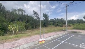 đất đường 40m, 14,6 tỷ, dt: 806m2, thổ cư 252m2, có gpxd 7 tầng(1110m2 sản), đường lê văn lương