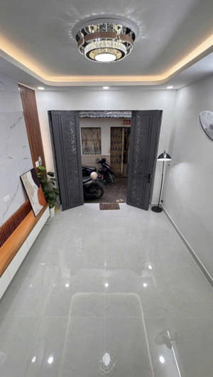 bán nhà 3 tầng. giá 6tỷ349 (tl)